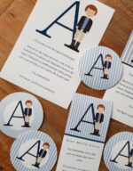 Kit con inicial y muñeco azul - Imagen 2